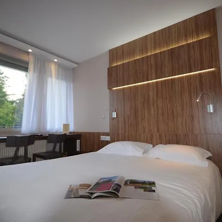 Poste Et Champanne Brioude