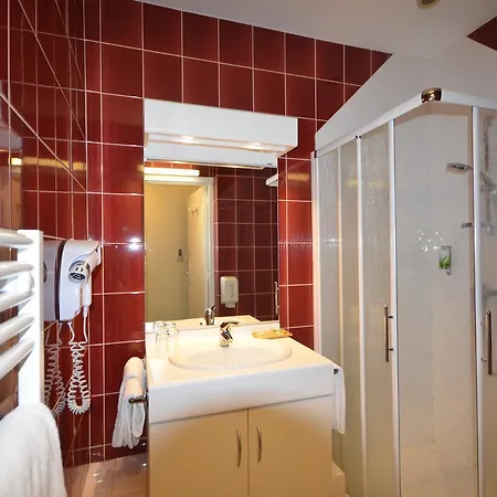 Otel Poste Et Champanne