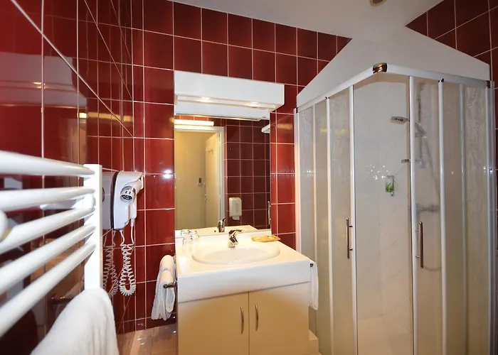 Otel Poste Et Champanne